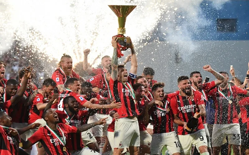 scudetto la gi giai ma bieu tuong quyen luc cua bong da y
