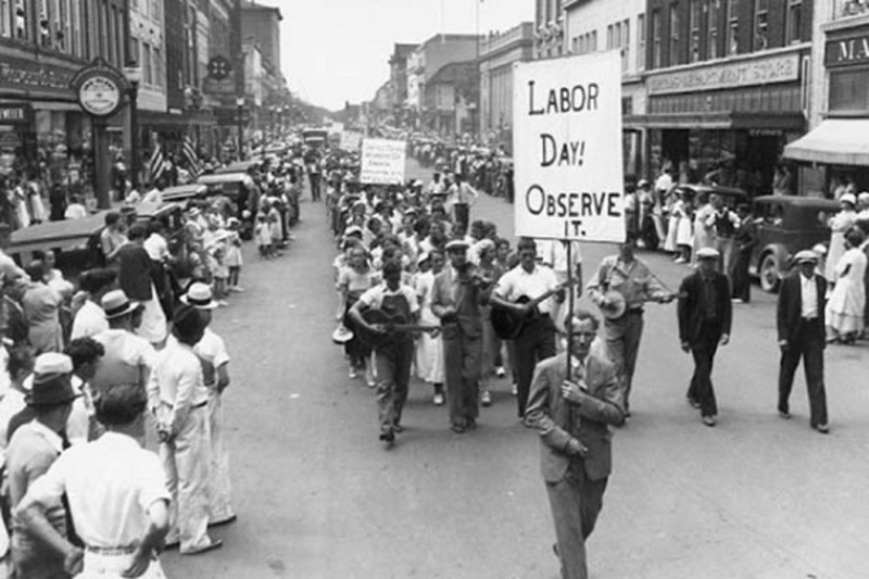  Ngày Quốc tế Lao động 1/5 bắt nguồn từ phong trào đấu tranh đòi quyền lợi của công nhân.