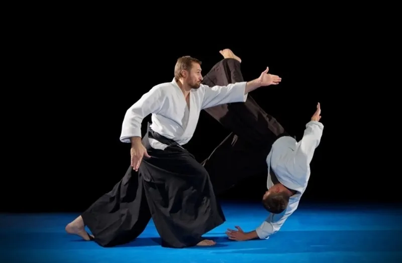 Chuyển động tròn giúp người tập Aikido làm lệch hướng tấn công và phá thăng bằng đối phương