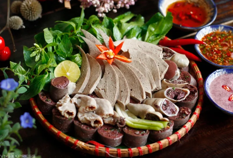 Nội tạng như gan, thận, lòng, óc có thể làm tăng axit uric và kích hoạt cơn Gout cấp